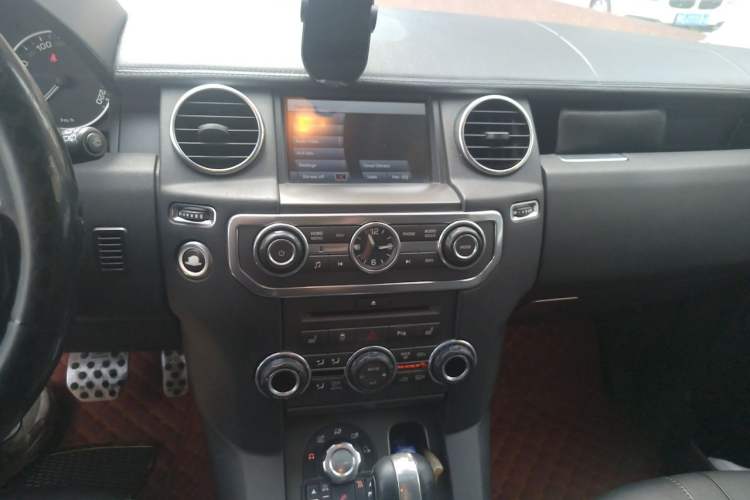 Used Land Rover Discovery 2011 3.0 SDV6 HSE Diesel Version Audio And AC Panel