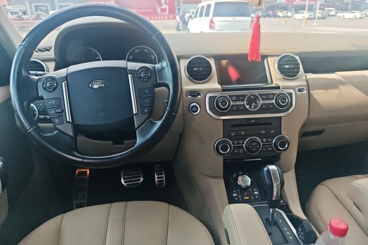 Used Land Rover Discovery 2011 4.0 V6 HSE Center Console