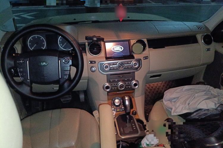 Used Land Rover Discovery 2011 3.0 SDV6 HSE Diesel Version Center Console
