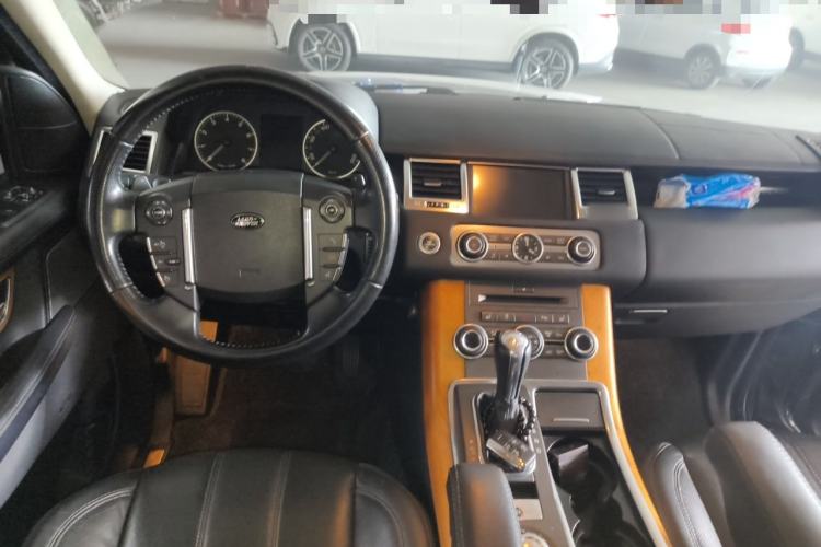 Used Land Rover Discovery 2011 5.0 V8 HSE Center Console