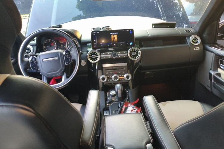 Used Land Rover Discovery 2011 3.0 SDV6 HSE Diesel Version Center Console