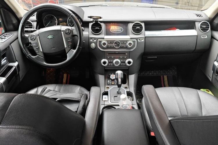 Used Land Rover Discovery 2011 3.0 SDV6 HSE Diesel Version Center Console