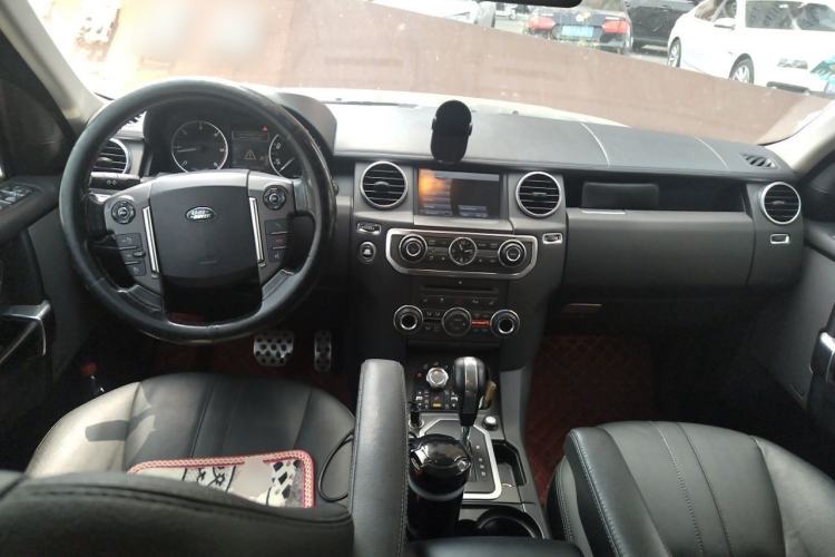 Used Land Rover Discovery 2011 3.0 SDV6 HSE Diesel Version Center Console