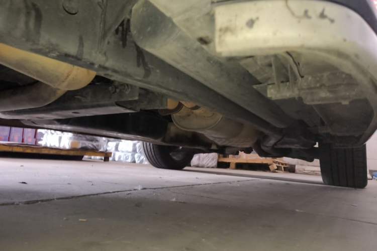 Used Land Rover Discovery 2011 5.0 V8 HSE Chassis Front Left
