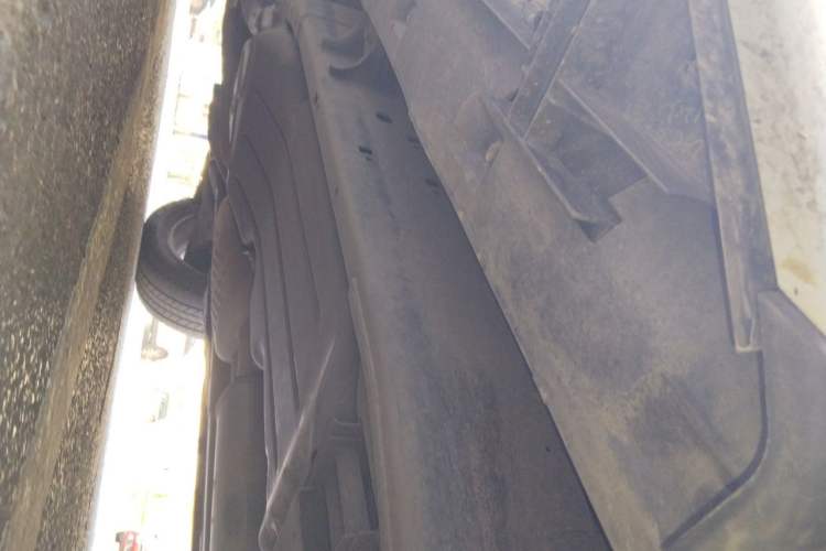 Used Land Rover Discovery 2011 5.0 V8 HSE Chassis Front Right