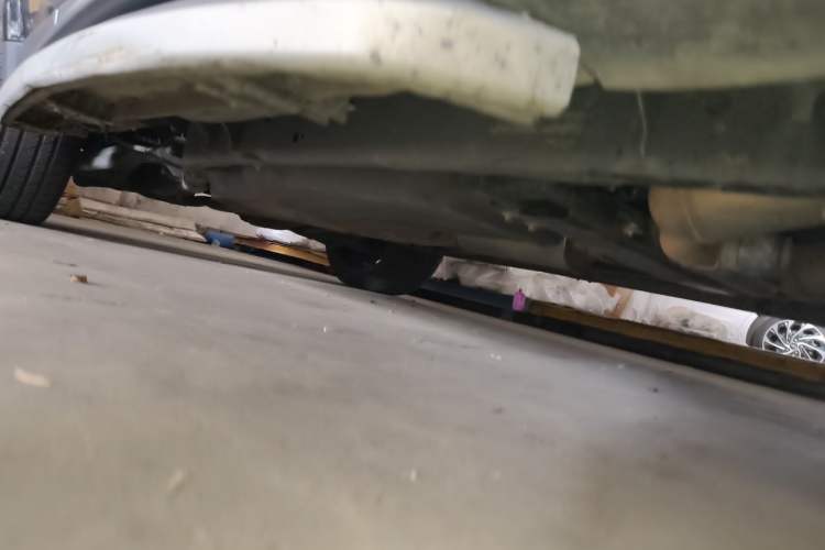 Used Land Rover Discovery 2011 5.0 V8 HSE Chassis Front Right