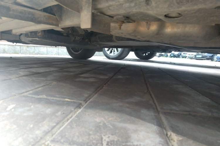 Used Land Rover Discovery 2011 3.0 SDV6 HSE Diesel Version Chassis Rear Left