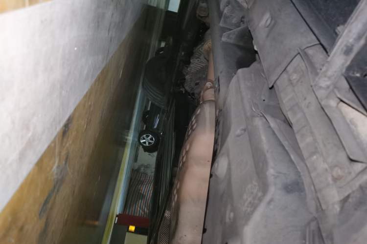 Used Land Rover Discovery 2011 3.0 SDV6 HSE Diesel Version Chassis Rear Left
