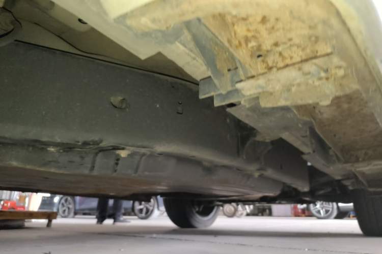 Used Land Rover Discovery 2011 5.0 V8 HSE Chassis Rear Right