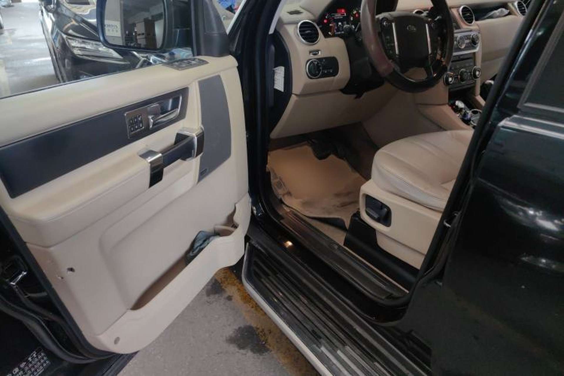 Used Land Rover Discovery 2011 3.0 SDV6 HSE Diesel Version Driver Seat