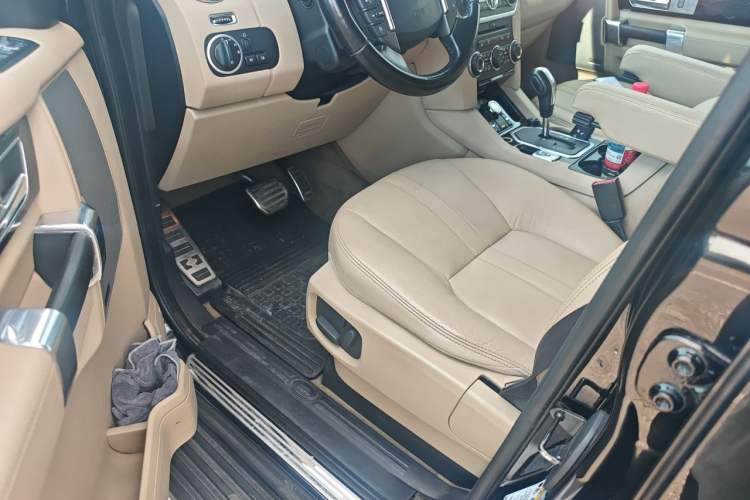 Used Land Rover Discovery 2011 4.0 V6 HSE Driver Seat