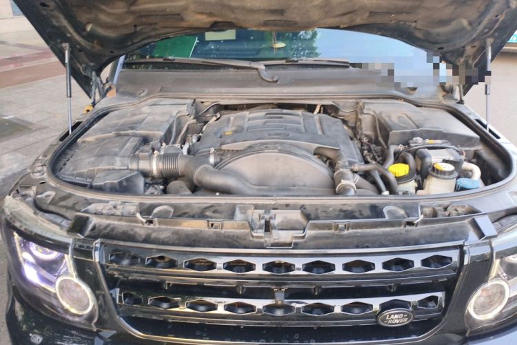 Used Land Rover Discovery 2011 3.0 SDV6 HSE Diesel Version Engine Bay