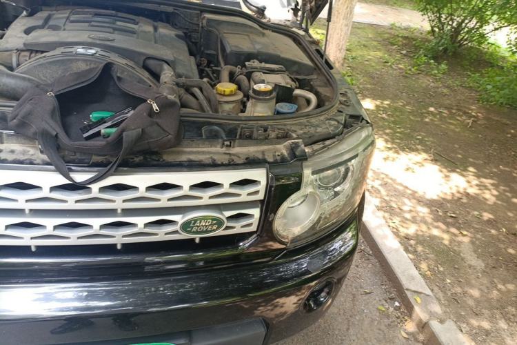 Used Land Rover Discovery 2011 3.0 SDV6 HSE Diesel Version Engine Bay Left