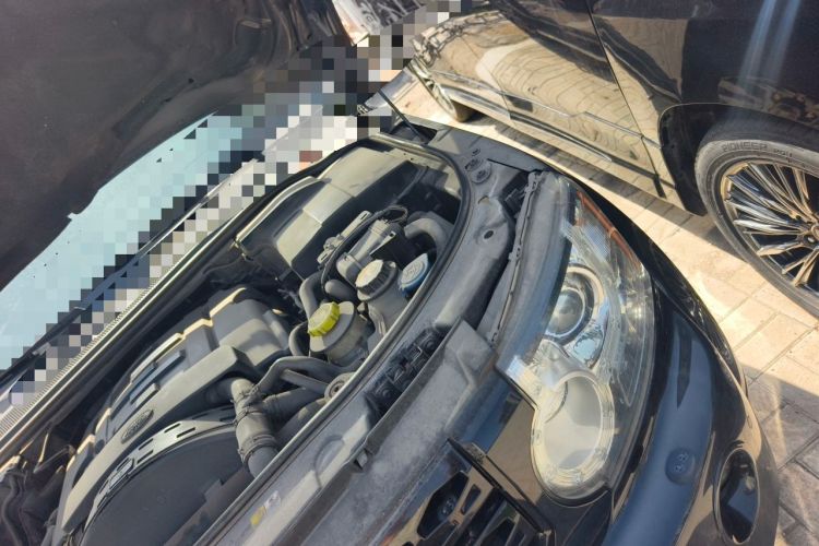 Used Land Rover Discovery 2011 3.0 SDV6 HSE Diesel Version Engine Bay Left