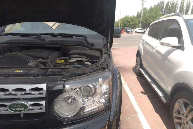 Used Land Rover Discovery 2011 3.0 SDV6 HSE Diesel Version Engine Bay Left