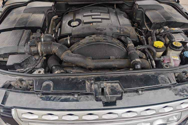 Used Land Rover Discovery 2011 3.0 SDV6 HSE Diesel Version Engine Bay