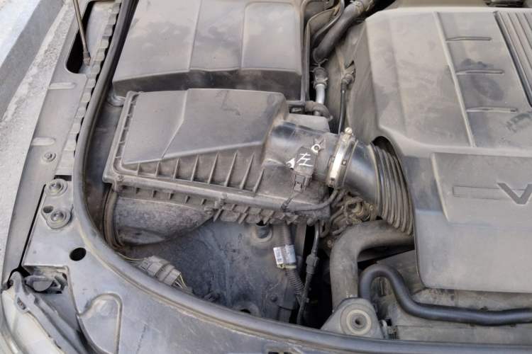 Used Land Rover Discovery 2011 5.0 V8 HSE Engine Bay Right