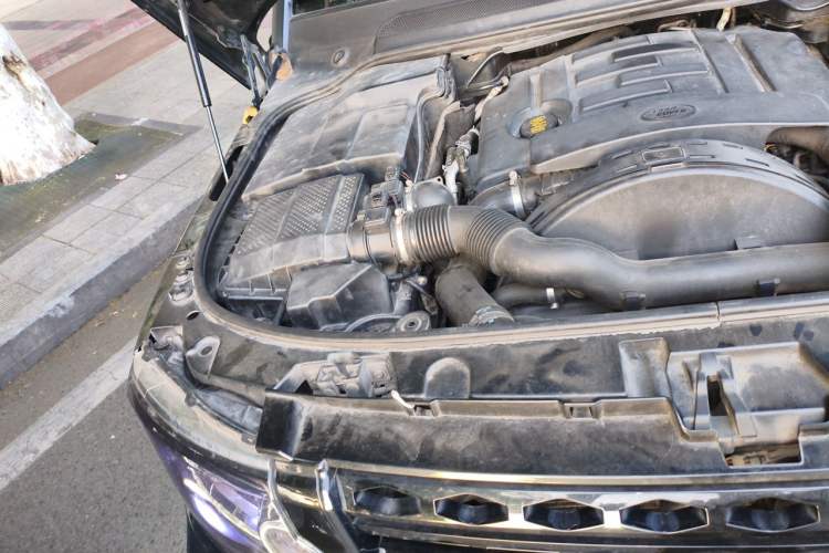 Used Land Rover Discovery 2011 3.0 SDV6 HSE Diesel Version Engine Bay Right