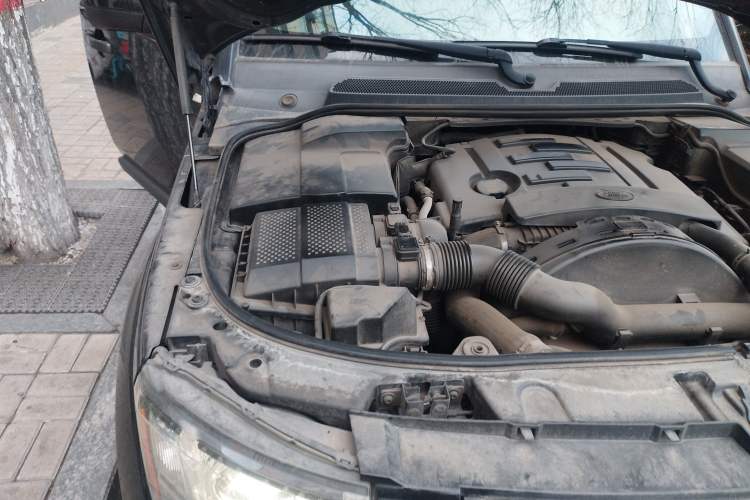 Used Land Rover Discovery 2011 3.0 SDV6 HSE Diesel Version Engine Bay Right