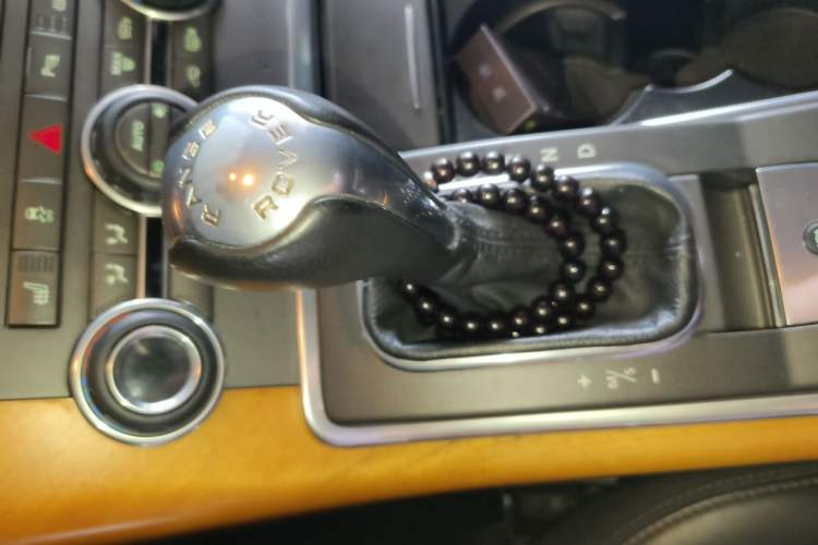 Used Land Rover Discovery 2011 5.0 V8 HSE Gear Lever