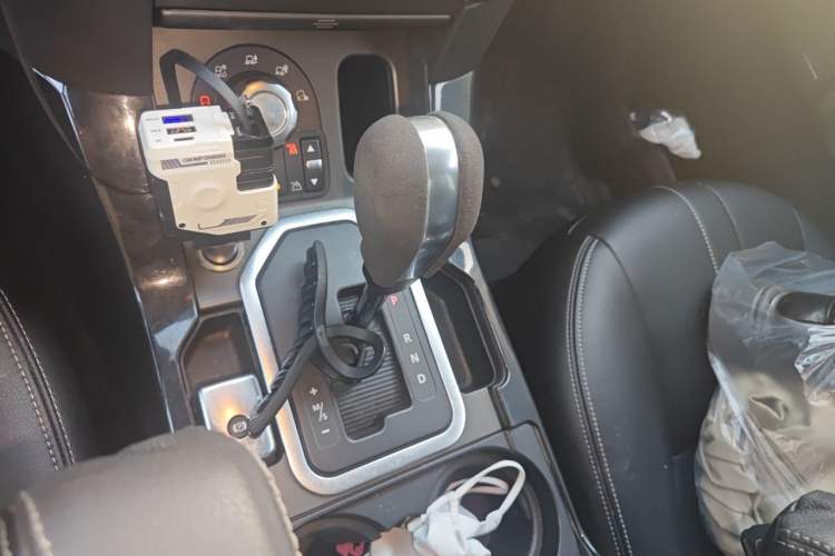 Used Land Rover Discovery 2011 3.0 SDV6 HSE Diesel Version Gear Lever