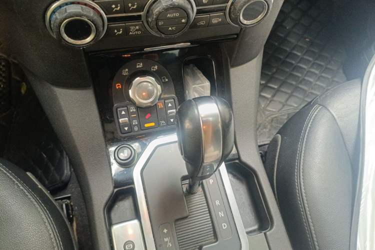 Used Land Rover Discovery 2011 3.0 SDV6 HSE Diesel Version Gear Lever
