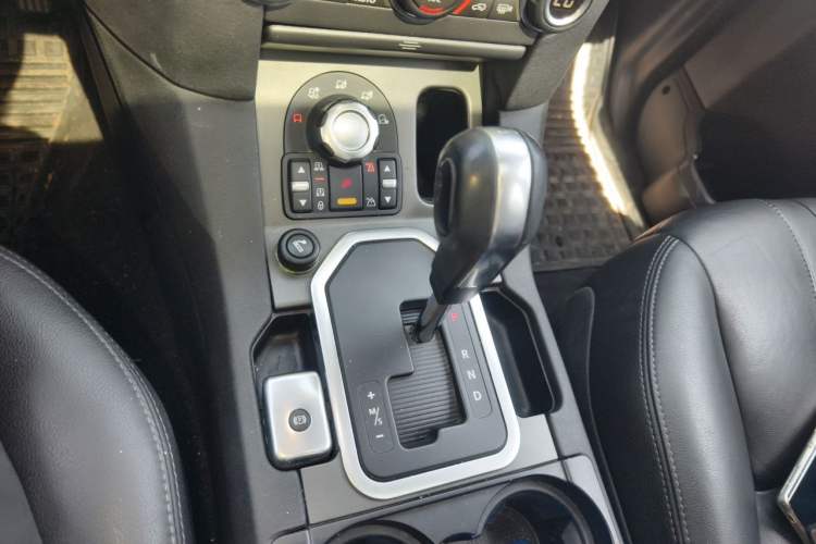 Used Land Rover Discovery 2011 3.0 SDV6 HSE Diesel Version Gear Lever