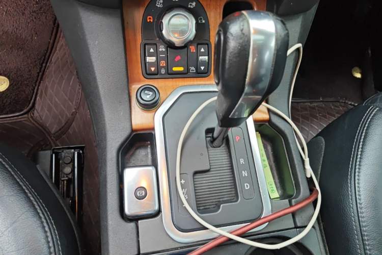 Used Land Rover Discovery 2011 3.0 SDV6 HSE Diesel Version Gear Lever