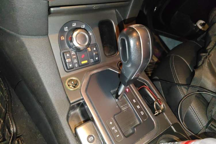 Used Land Rover Discovery 2011 3.0 SDV6 HSE Diesel Version Gear Lever