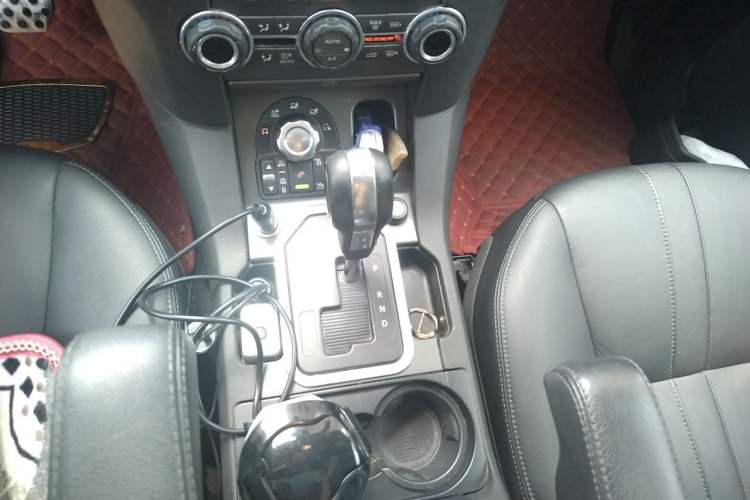 Used Land Rover Discovery 2011 3.0 SDV6 HSE Diesel Version Gear Lever