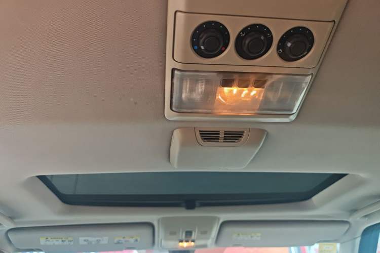 Used Land Rover Discovery 2011 4.0 V6 HSE Headliner
