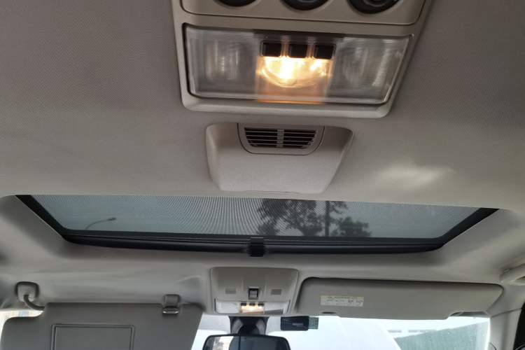 Used Land Rover Discovery 2011 3.0 SDV6 HSE Diesel Version Headliner
