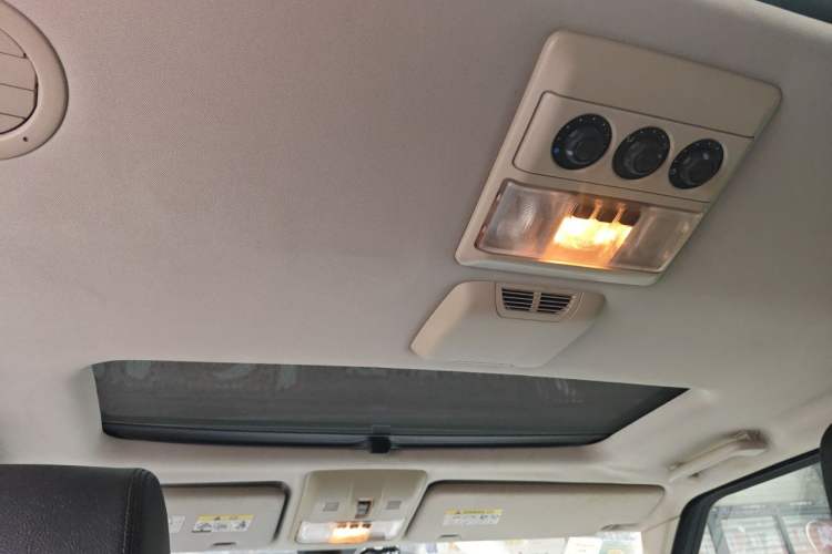 Used Land Rover Discovery 2011 3.0 SDV6 HSE Diesel Version Headliner