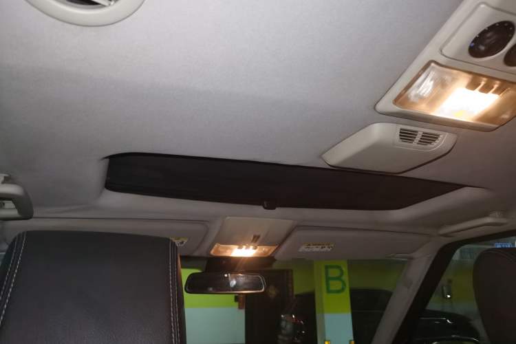 Used Land Rover Discovery 2011 3.0 SDV6 HSE Diesel Version Headliner