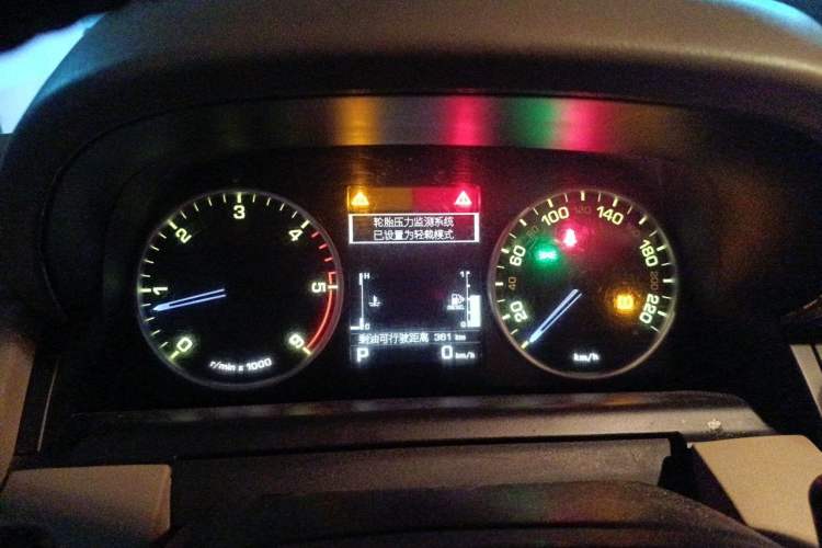 Used Land Rover Discovery 2011 3.0 SDV6 HSE Diesel Version Instrument Cluster