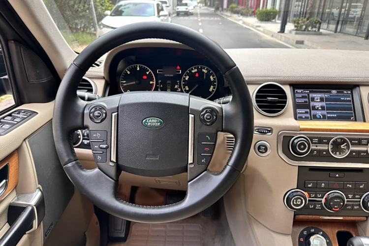 Used Land Rover Discovery 2011 3.0 SDV6 HSE Diesel Version Interior 10
