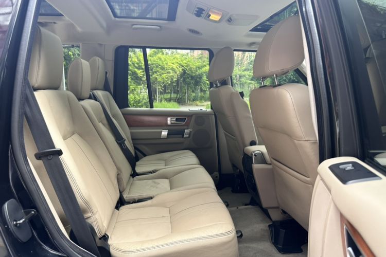 Used Land Rover Discovery 2011 3.0 SDV6 HSE Diesel Version Interior 4