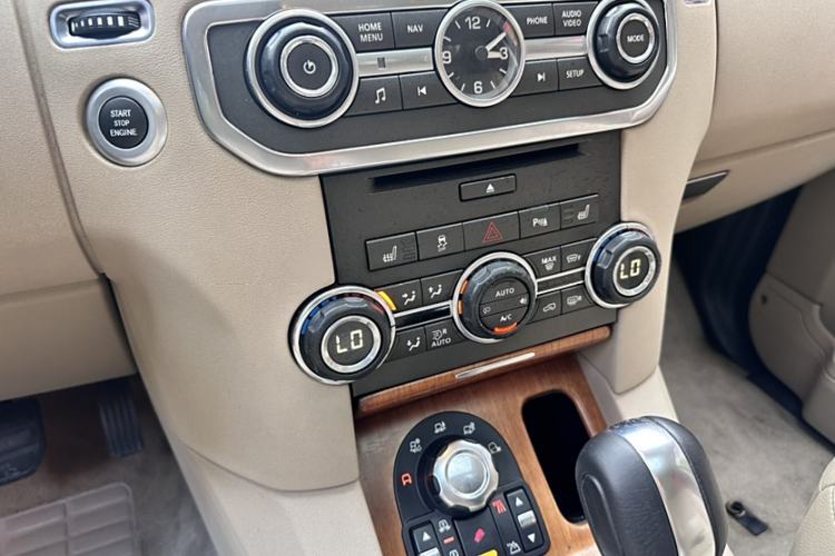 Used Land Rover Discovery 2011 3.0 SDV6 HSE Diesel Version Interior 7