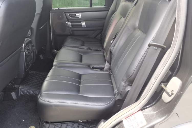 Used Land Rover Discovery 2011 3.0 SDV6 HSE Diesel Version Left Rear Seat