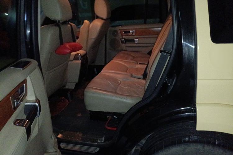 Used Land Rover Discovery 2011 3.0 SDV6 HSE Diesel Version Left Rear Seat