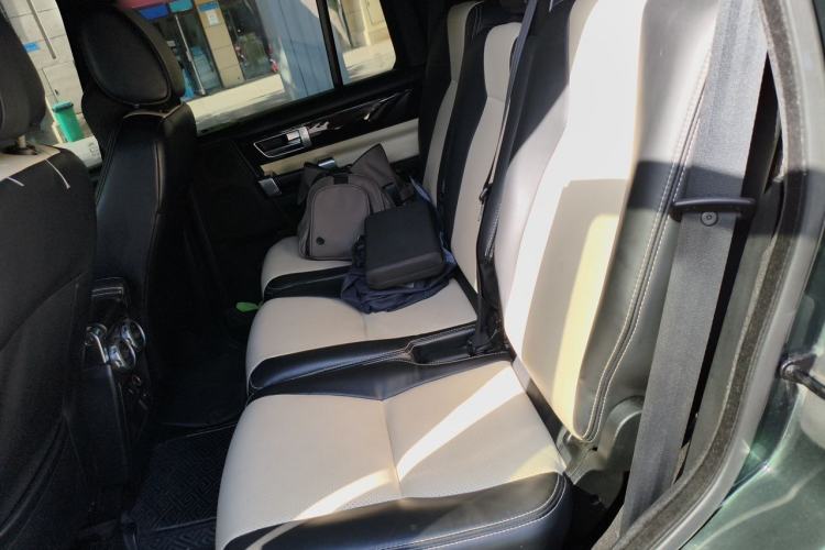 Used Land Rover Discovery 2011 3.0 SDV6 HSE Diesel Version Left Rear Seat