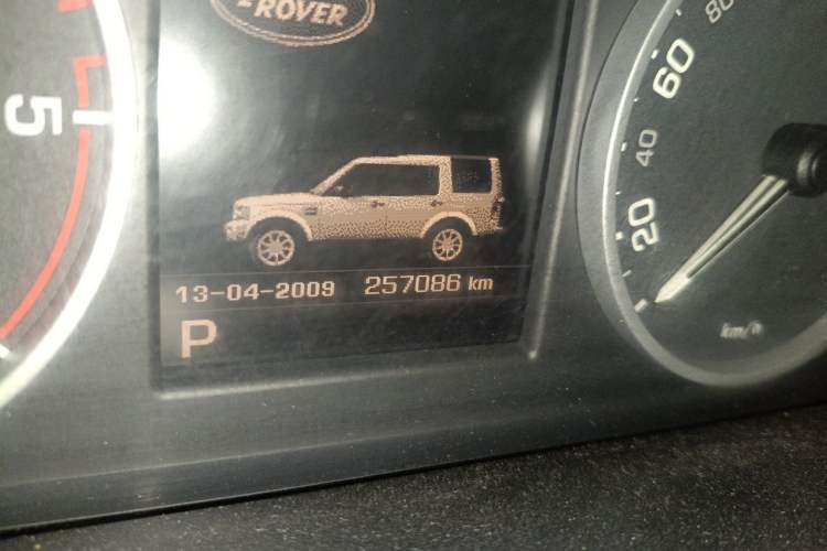 Used Land Rover Discovery 2011 3.0 SDV6 HSE Diesel Version Odometer Close Up