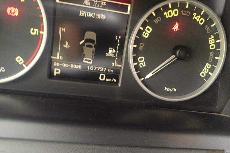 Used Land Rover Discovery 2011 3.0 SDV6 HSE Diesel Version Odometer Close Up