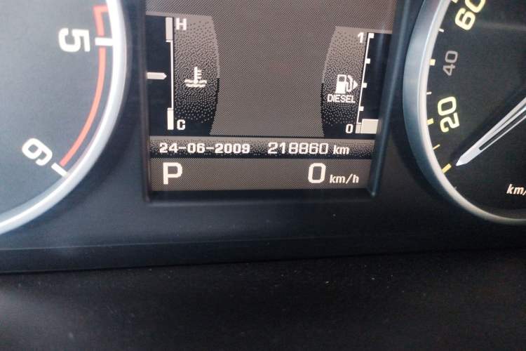 Used Land Rover Discovery 2011 3.0 SDV6 HSE Diesel Version Odometer Close Up