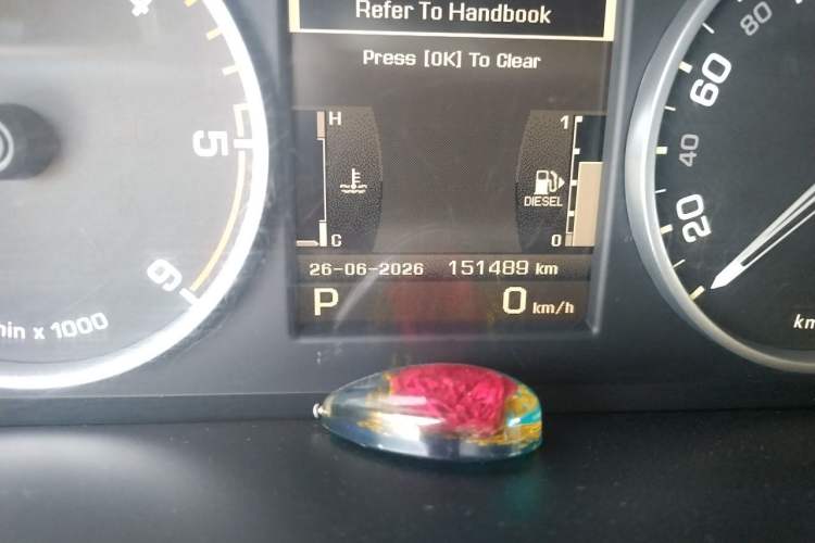 Used Land Rover Discovery 2011 3.0 SDV6 HSE Diesel Version Odometer Close Up