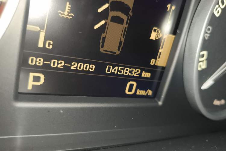 Used Land Rover Discovery 2011 5.0 V8 HSE Odometer Close Up