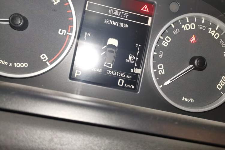 Used Land Rover Discovery 2011 3.0 SDV6 HSE Diesel Version Odometer Close Up