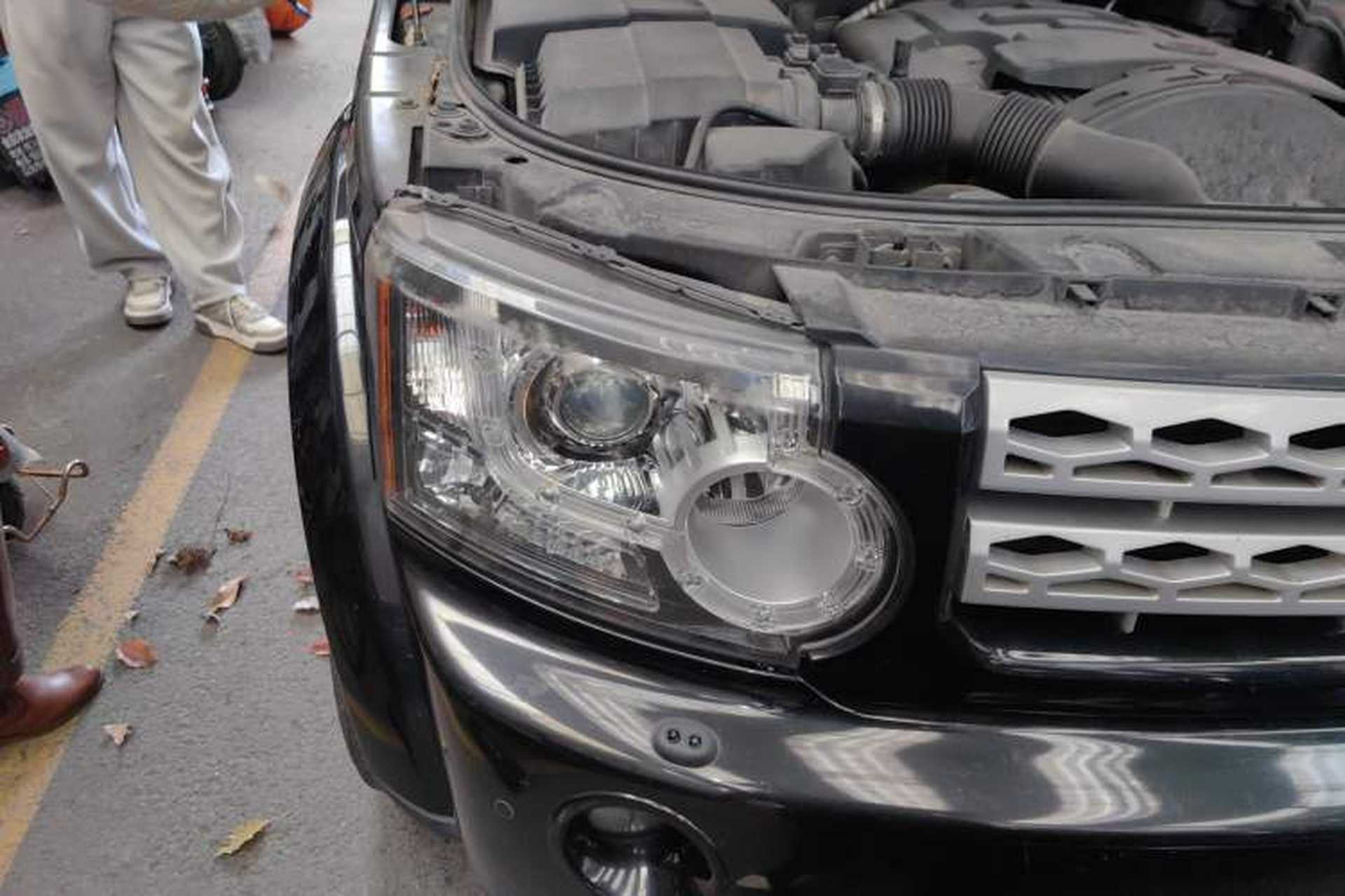 Used Land Rover Discovery 2011 3.0 SDV6 HSE Diesel Version Right Front Headlight