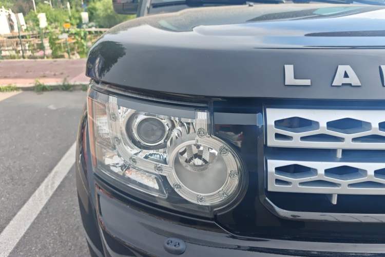 Used Land Rover Discovery 2011 4.0 V6 HSE Right Front Headlight