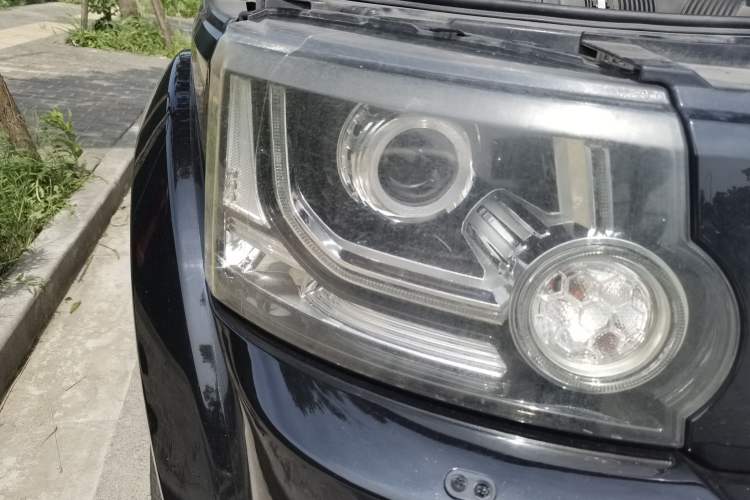 Used Land Rover Discovery 2011 3.0 SDV6 HSE Diesel Version Right Front Headlight